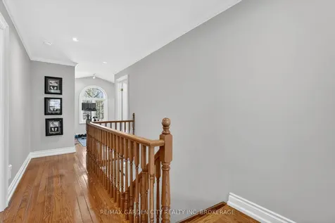 734 Brigadoon Drive Hamilton ON L9C 7S2