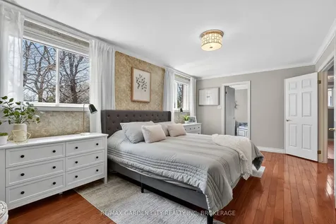 734 Brigadoon Drive Hamilton ON L9C 7S2