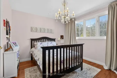 734 Brigadoon Drive Hamilton ON L9C 7S2