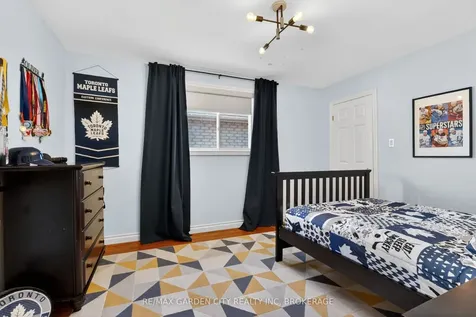 734 Brigadoon Drive Hamilton ON L9C 7S2