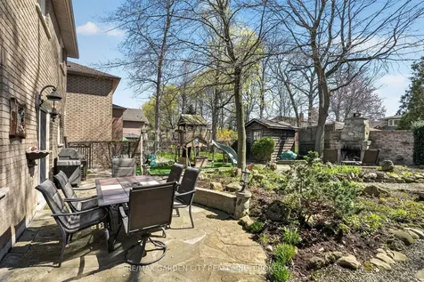 734 Brigadoon Drive Hamilton ON L9C 7S2