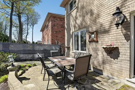 734 Brigadoon Drive Hamilton ON L9C 7S2