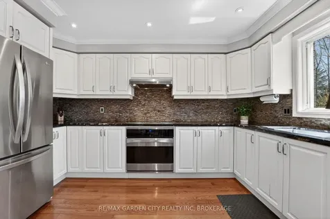 734 Brigadoon Drive Hamilton ON L9C 7S2