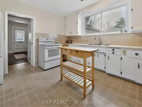6328 Gore Street Niagara Falls ON L2J 1X8