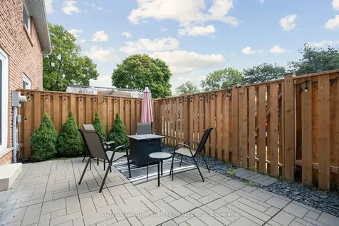 151 Gateshead Crescent Hamilton ON L8G 3W1