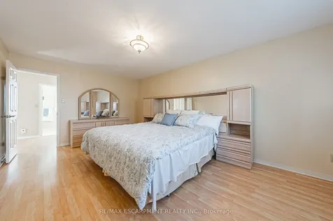 110 Highbury Drive Hamilton ON L8J 3P4