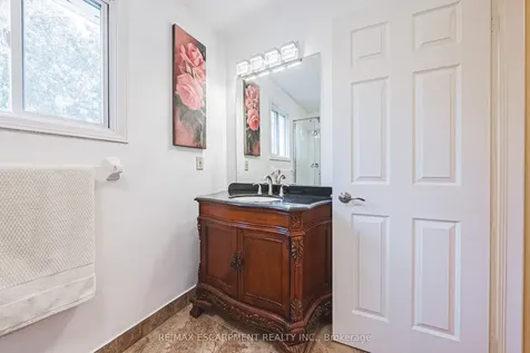110 Highbury Drive Hamilton ON L8J 3P4