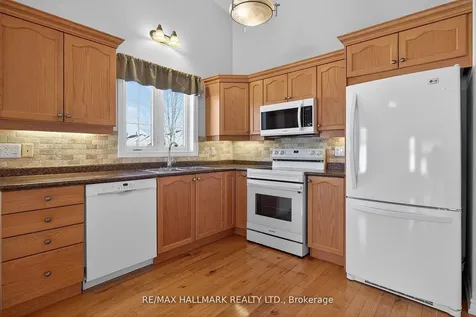 86 Village Crescent Peterborough ON K9J 8S7