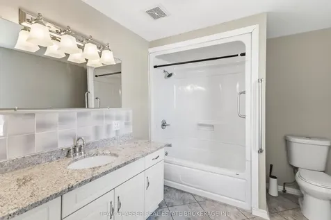 208 Ellor Street Strathroy-caradoc ON N7G 2L3