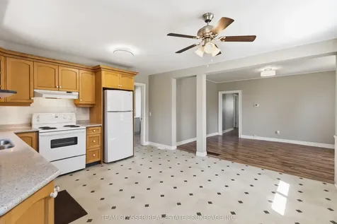 208 Ellor Street Strathroy-caradoc ON N7G 2L3