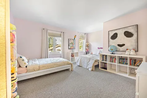 679 Greenravine Drive Hamilton ON L9G 4C7