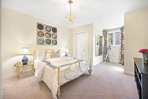 679 Greenravine Drive Hamilton ON L9G 4C7