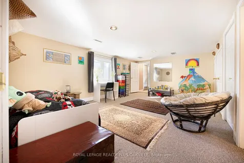 679 Greenravine Drive Hamilton ON L9G 4C7