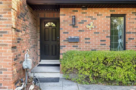 679 Greenravine Drive Hamilton ON L9G 4C7