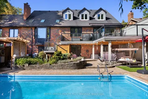 679 Greenravine Drive Hamilton ON L9G 4C7