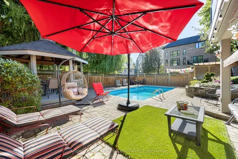 679 Greenravine Drive Hamilton ON L9G 4C7