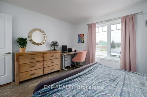 102 Davis Street E Quinte West ON K8V 4L1