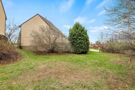 55 Bering Court Kanata ON K2L 2B8