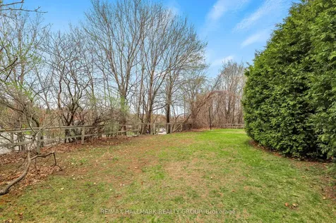 55 Bering Court Kanata ON K2L 2B8