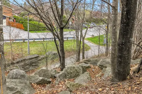 55 Bering Court Kanata ON K2L 2B8