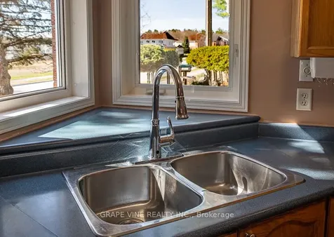 1 Newcastle Avenue Kanata ON K2K 2R2
