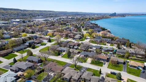 156 Lakeside Drive Grimsby ON L3M 2L5