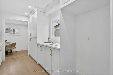 374 Navy Street Welland ON L3B 4Y4