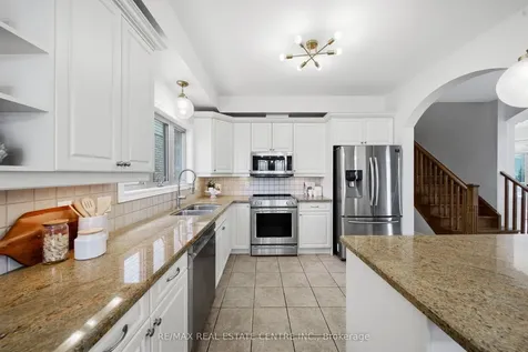 189 Cloverleaf Drive Hamilton ON L9K 1T4