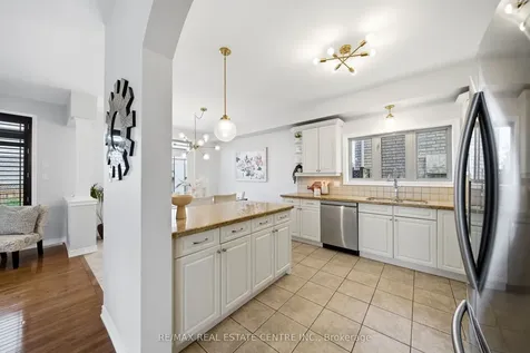 189 Cloverleaf Drive Hamilton ON L9K 1T4