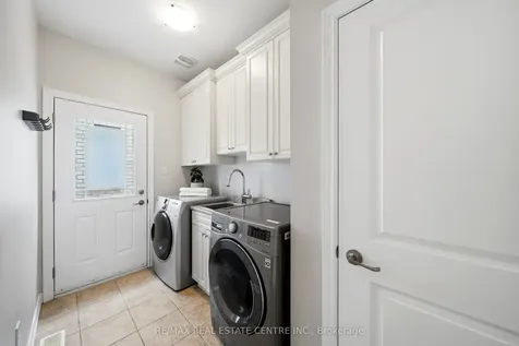 189 Cloverleaf Drive Hamilton ON L9K 1T4