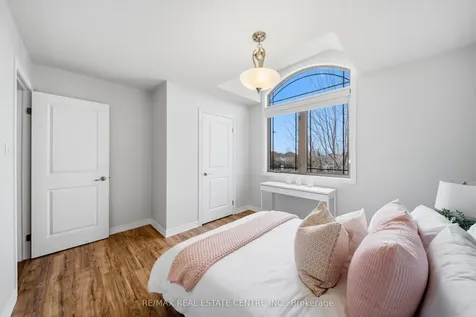189 Cloverleaf Drive Hamilton ON L9K 1T4