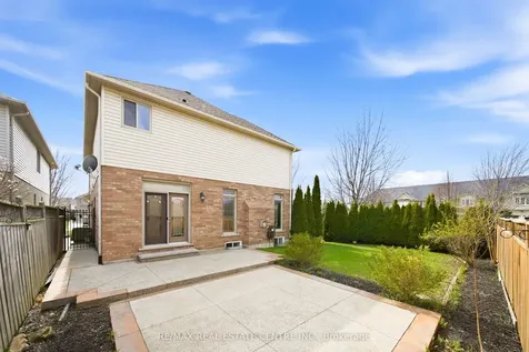 189 Cloverleaf Drive Hamilton ON L9K 1T4