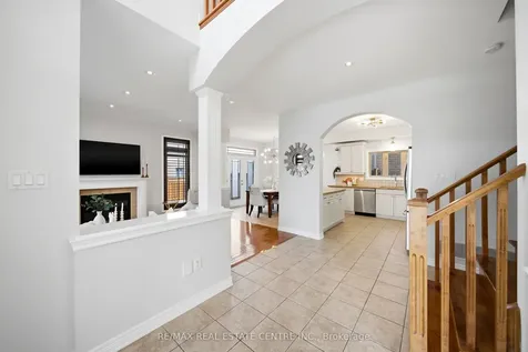 189 Cloverleaf Drive Hamilton ON L9K 1T4