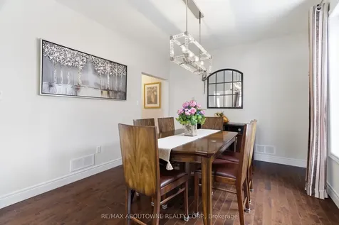 305 Gosling Gardens Guelph ON N1L 0M1
