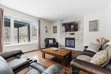 305 Gosling Gardens Guelph ON N1L 0M1