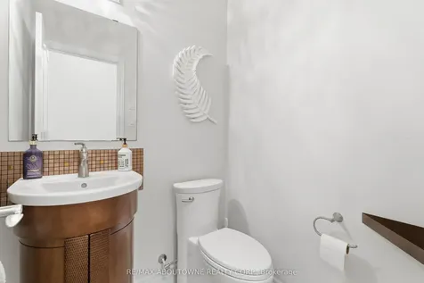 305 Gosling Gardens Guelph ON N1L 0M1