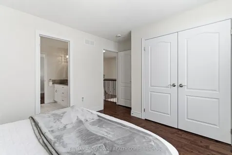 305 Gosling Gardens Guelph ON N1L 0M1