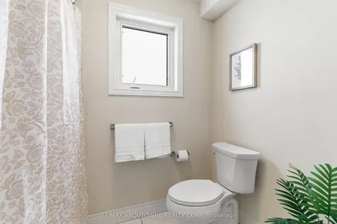 305 Gosling Gardens Guelph ON N1L 0M1