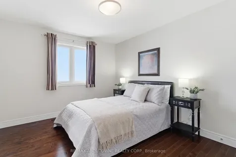 305 Gosling Gardens Guelph ON N1L 0M1
