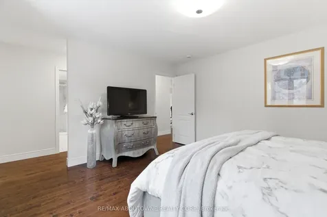 305 Gosling Gardens Guelph ON N1L 0M1
