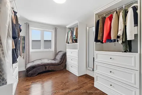 305 Gosling Gardens Guelph ON N1L 0M1