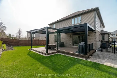 305 Gosling Gardens Guelph ON N1L 0M1