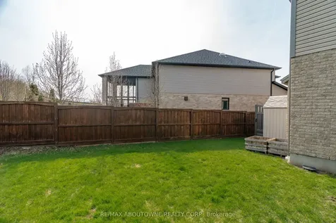 305 Gosling Gardens Guelph ON N1L 0M1