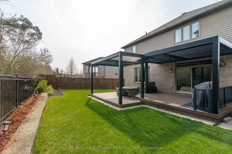 305 Gosling Gardens Guelph ON N1L 0M1