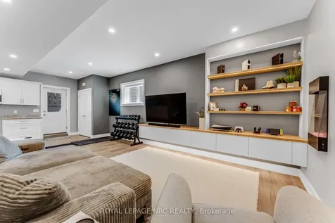 18 Erie Street Welland ON L3B 5J7