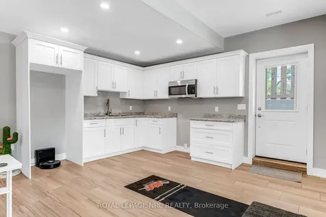 18 Erie Street Welland ON L3B 5J7