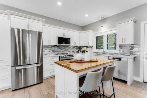 18 Erie Street Welland ON L3B 5J7