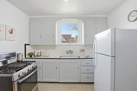 123 Longwood Road N Hamilton ON L8S 3V8