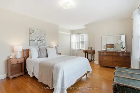 123 Longwood Road N Hamilton ON L8S 3V8