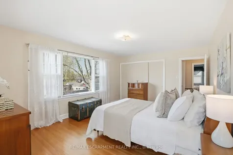 123 Longwood Road N Hamilton ON L8S 3V8